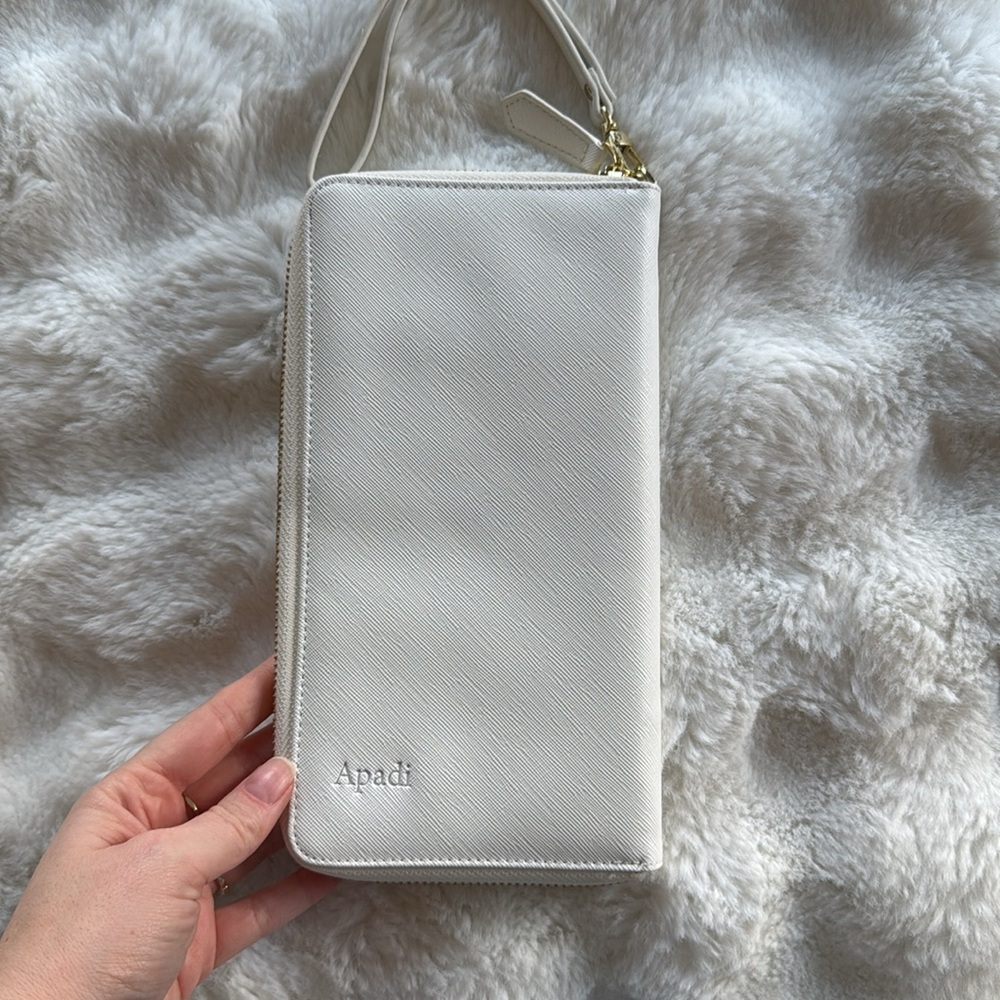 Apadi | Travel Wallet